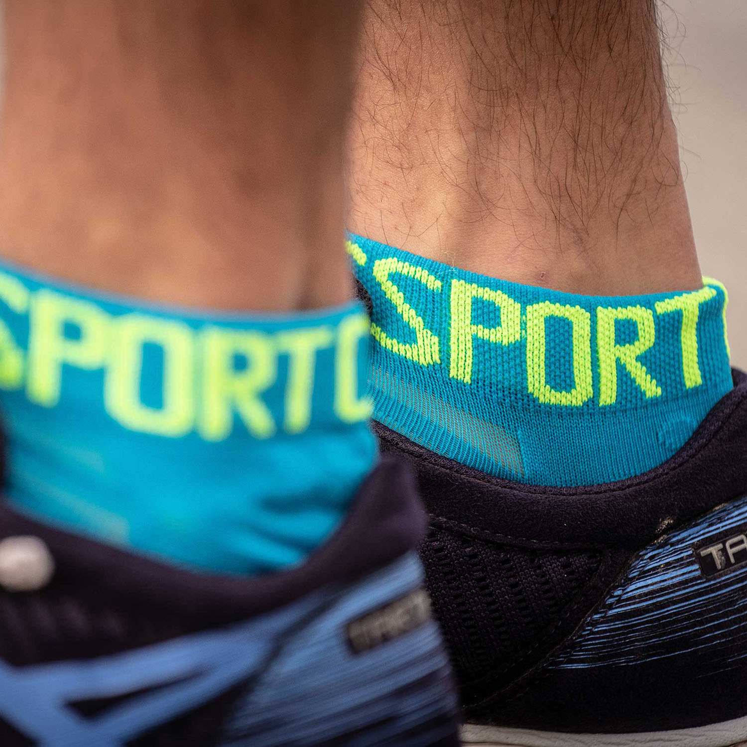 Шкарпетки компресійні Compressport Pro Racing Socks V3.0 Ultralight Run Low, Fluo Blue